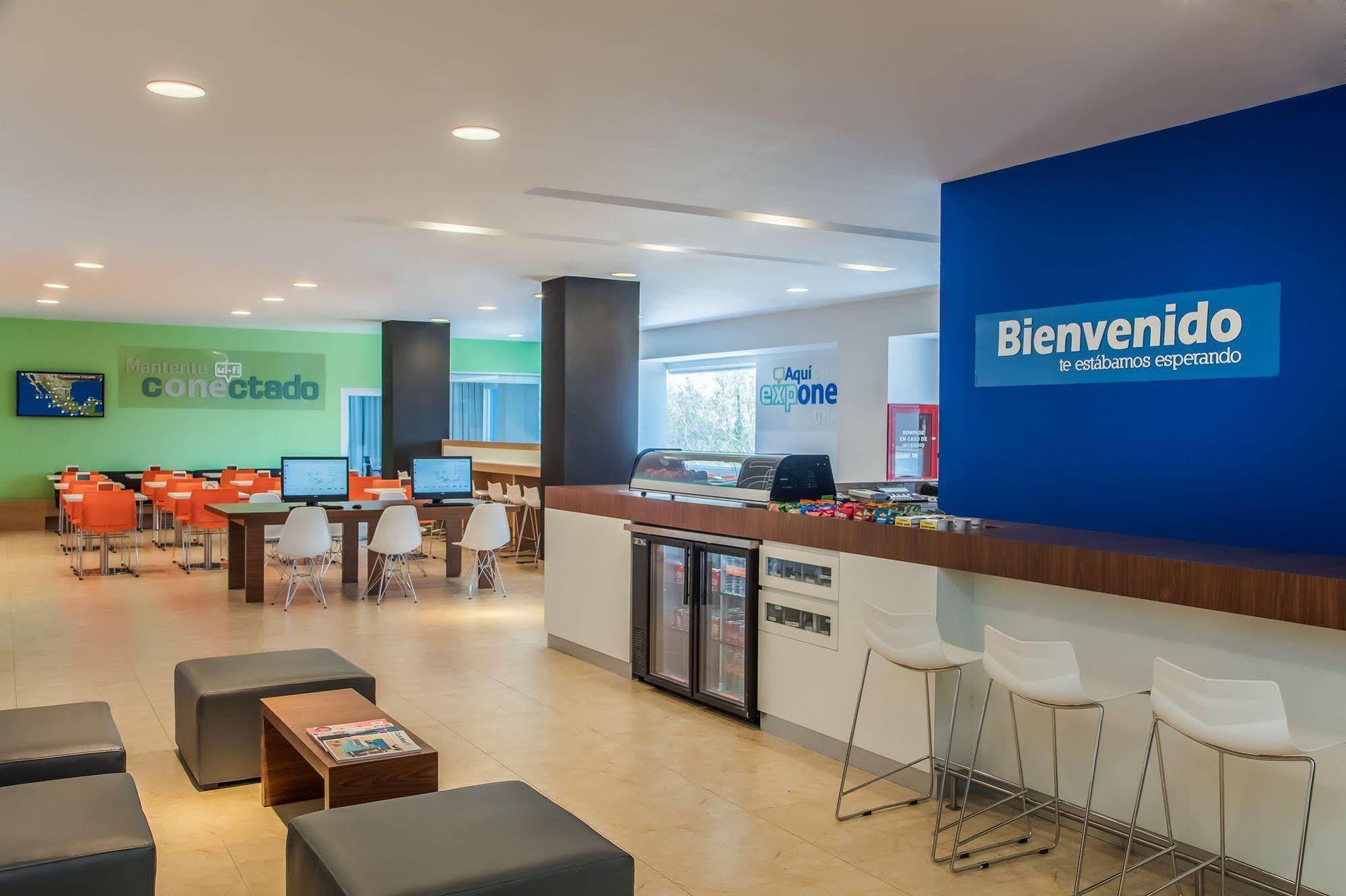 One Guadalajara Expo Hotel Ngoại thất bức ảnh